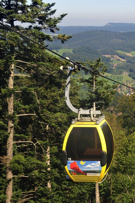 Die Luftseilbahn Gondelbahn in Reigoldswil-Wasserfallen.