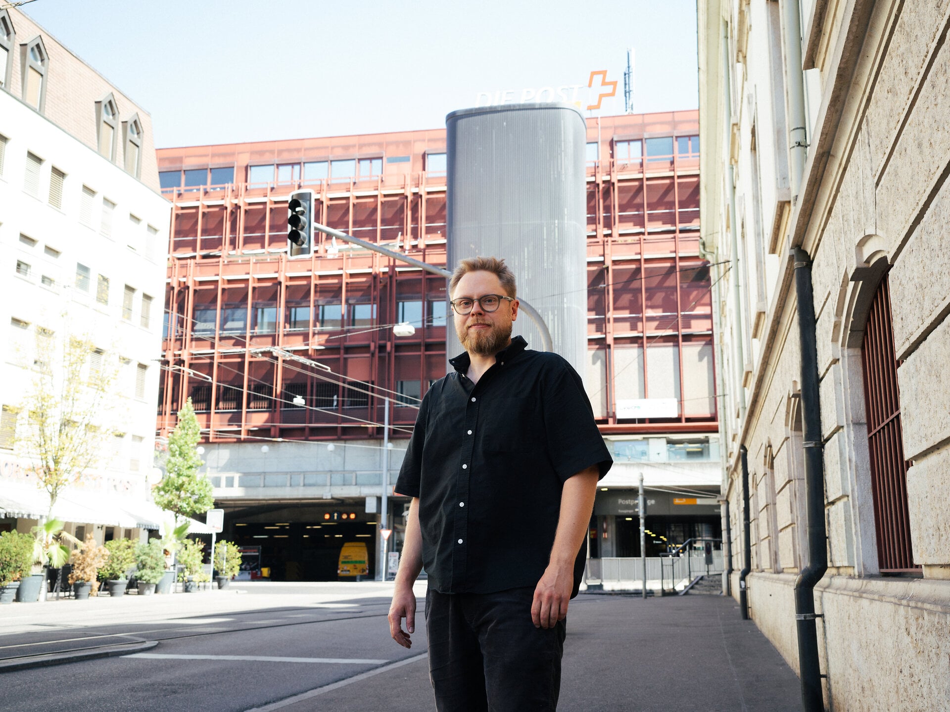 Piotr vor der «alten Post». © Basel Tourismus, Oz Jacob Tabib