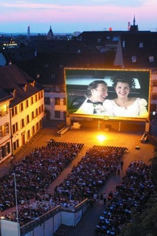 Das Allianz OpenAir Kino auf dem Münsterplatz.