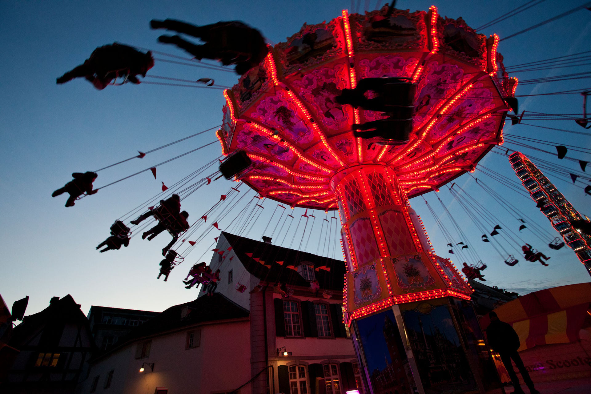 Das Kettenkarussell auf dem Münsterplatz an der Basler Herbstmesse.