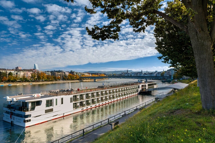 Die Anlegestelle St.Johann ist ein beliebter Start- und Endpunkt von Flusskreuzfahrten.
///
The St. Johann landing stage is a popular starting- and end-point for river cruises.
