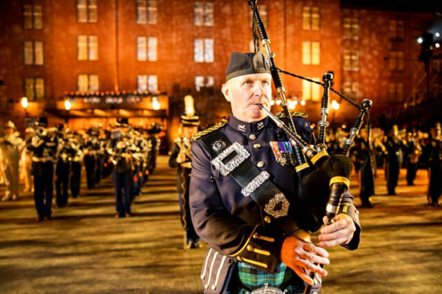 Das Basel Tattoo findet jährlich im Juli in der Kaserne Basel statt. 