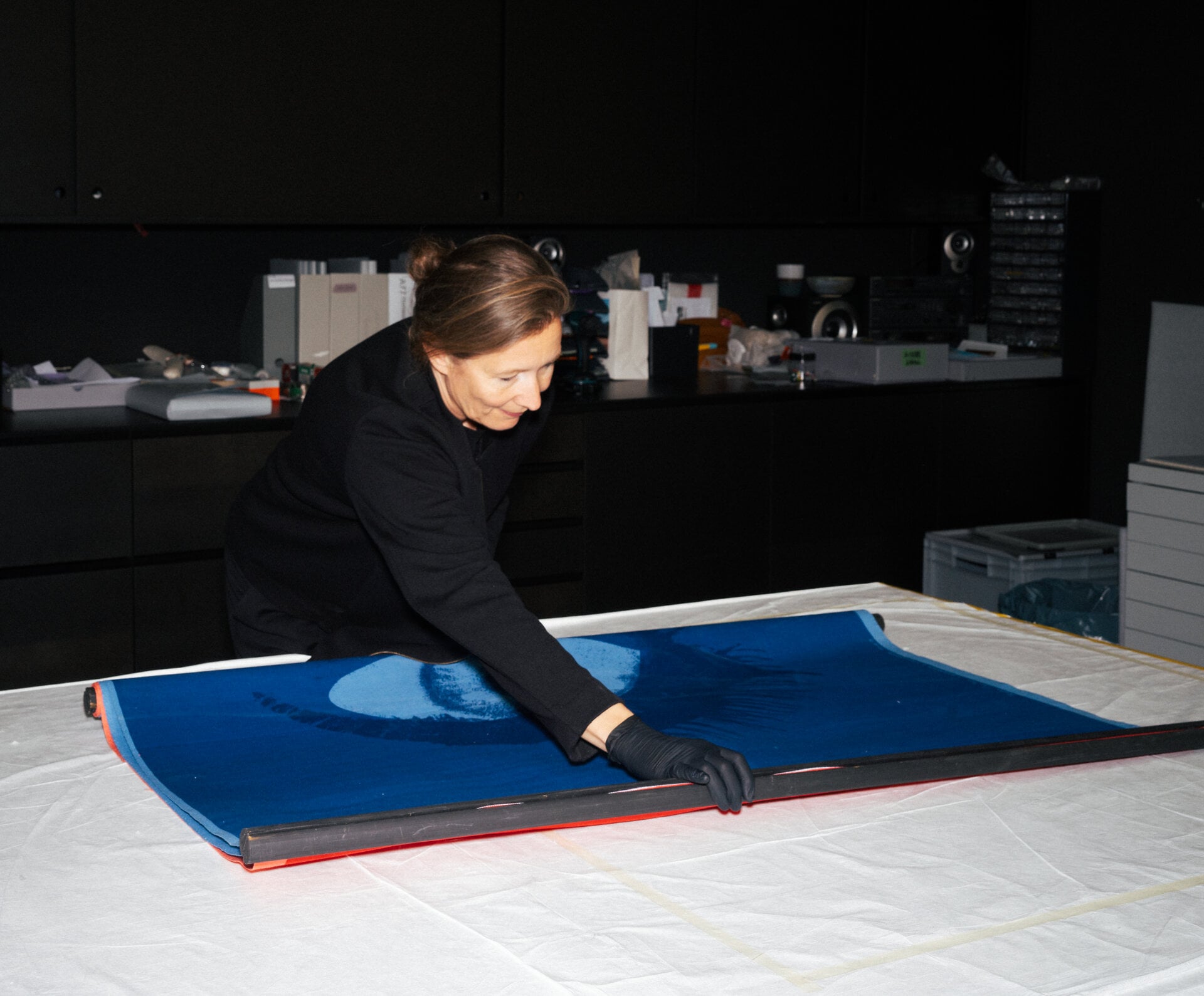 Susanne Graner gibt einen Einblick hinter die Kulissen. © Basel Tourismus, Oz Jacob Tabib