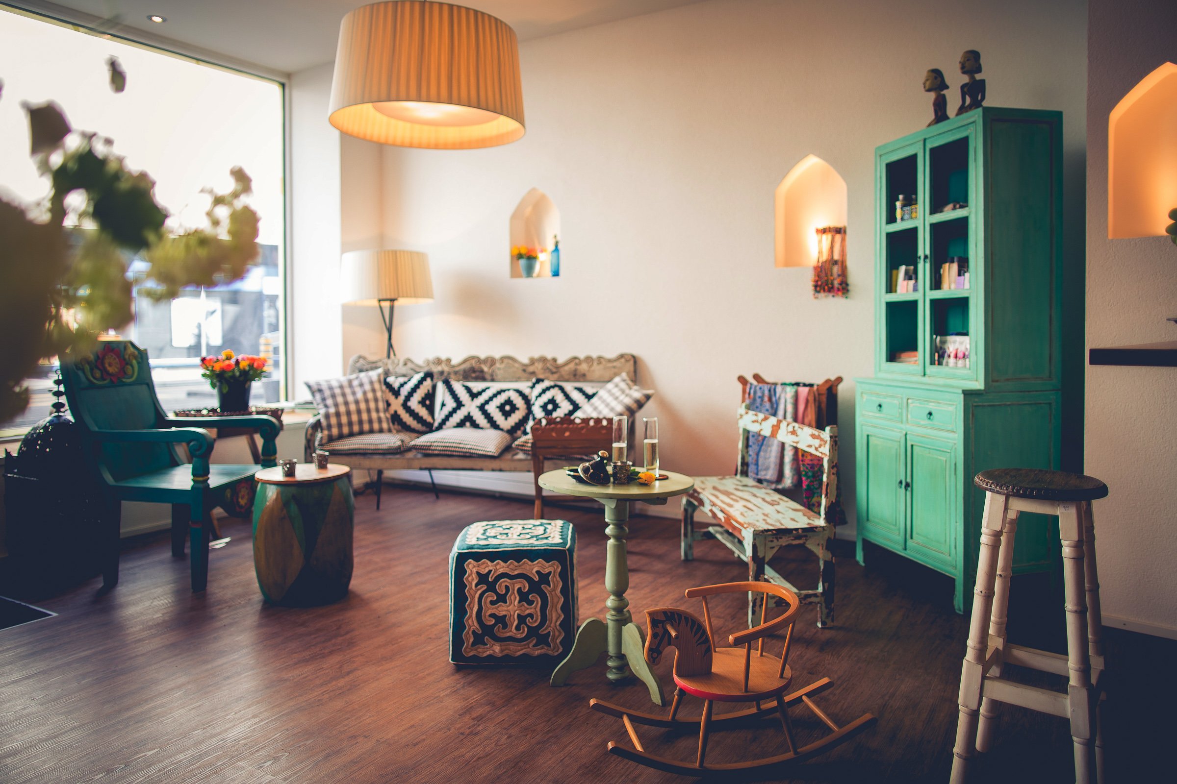 Gutschein Nr. 3: Wellness in der SchminkbarLasst euch in der Schminkbar Basel von Kopf bis Fuss verwöhnen: mit Kaffee oder Cüpli und einer Pflegebehandlung oder Massage.