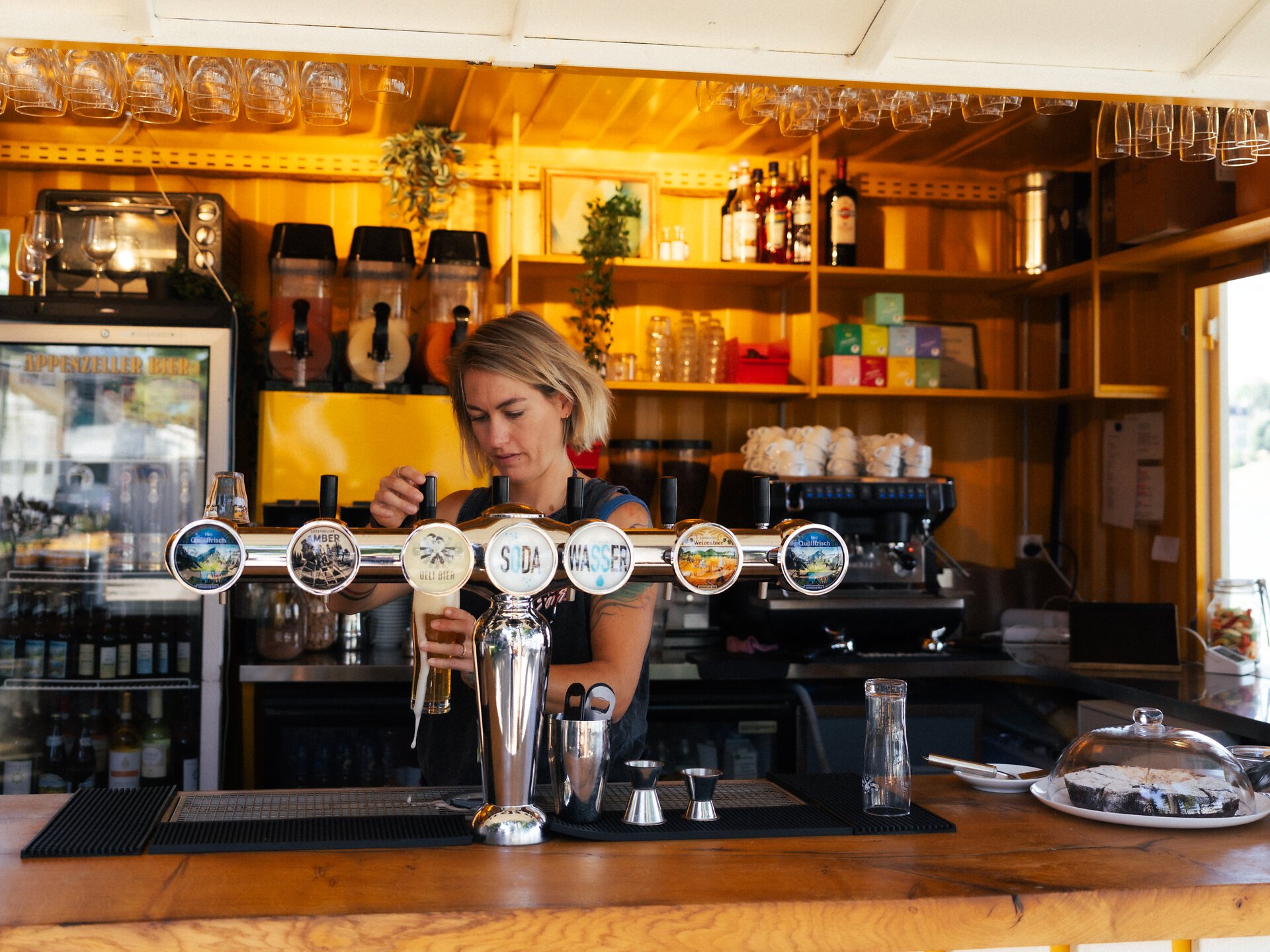 Saveria Schmidt ist eine der renommiertesten Bartenderinnen Basels. © Basel Tourismus, Oz Jacob Tabib