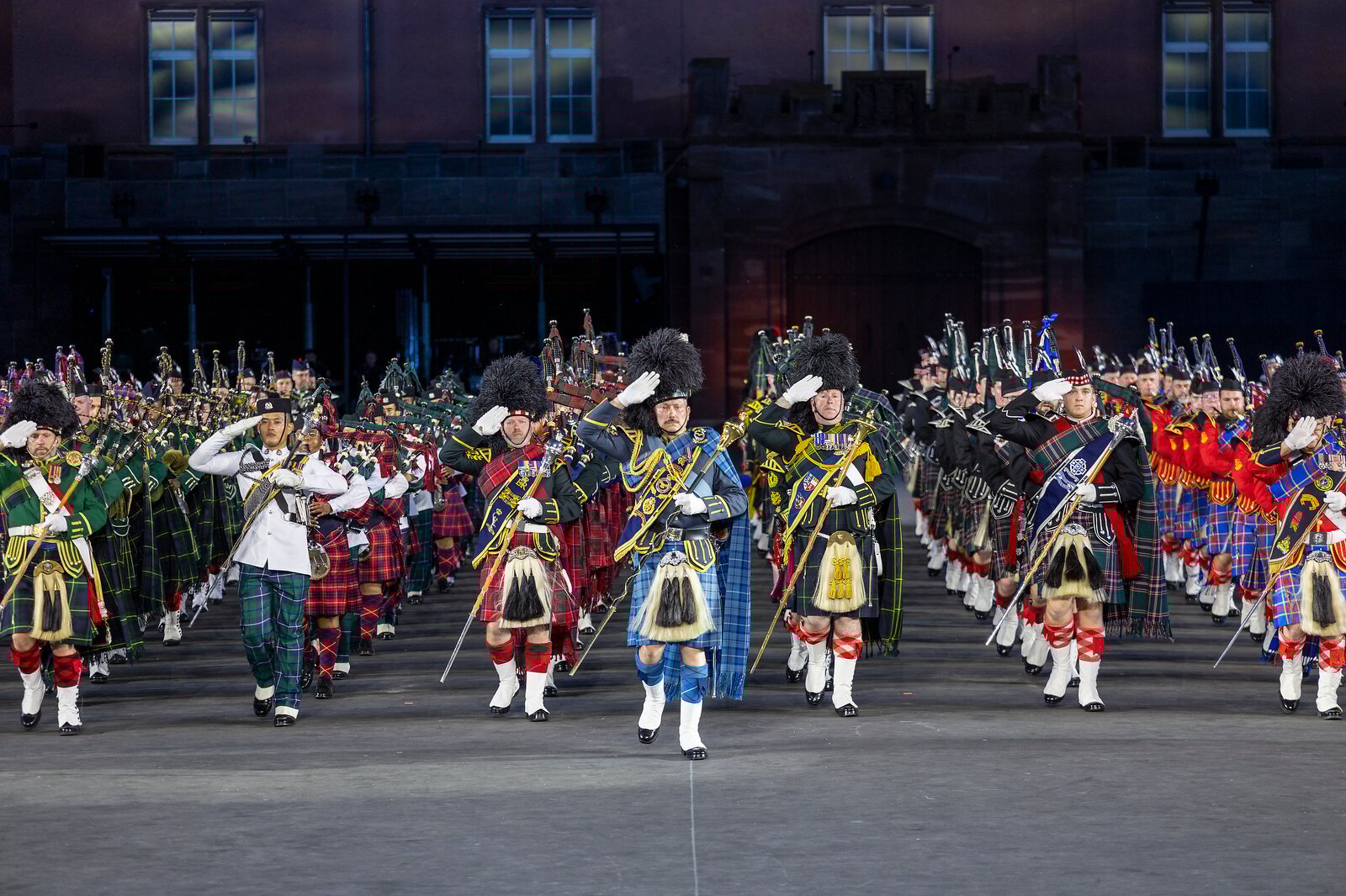 Massed Pipes and Drums, International, fotografiert anlaesslich der Hauptprobe fuer das Basel Tattoo 2024 am Donnerstag, 18. Juli 2024 im Hof der Kaserne Basel (Patrick Straub/V-MEDIA)