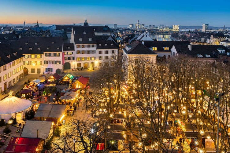 Der Weihnachtsmarkt auf dem Münsterplatz.
Hier existiert eine bessere Version!