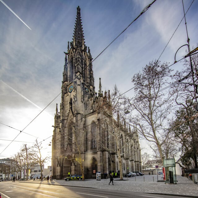 Die Elisabethenkirche bei schönem Wetter. ///// The church of St Elisabet in good weather.