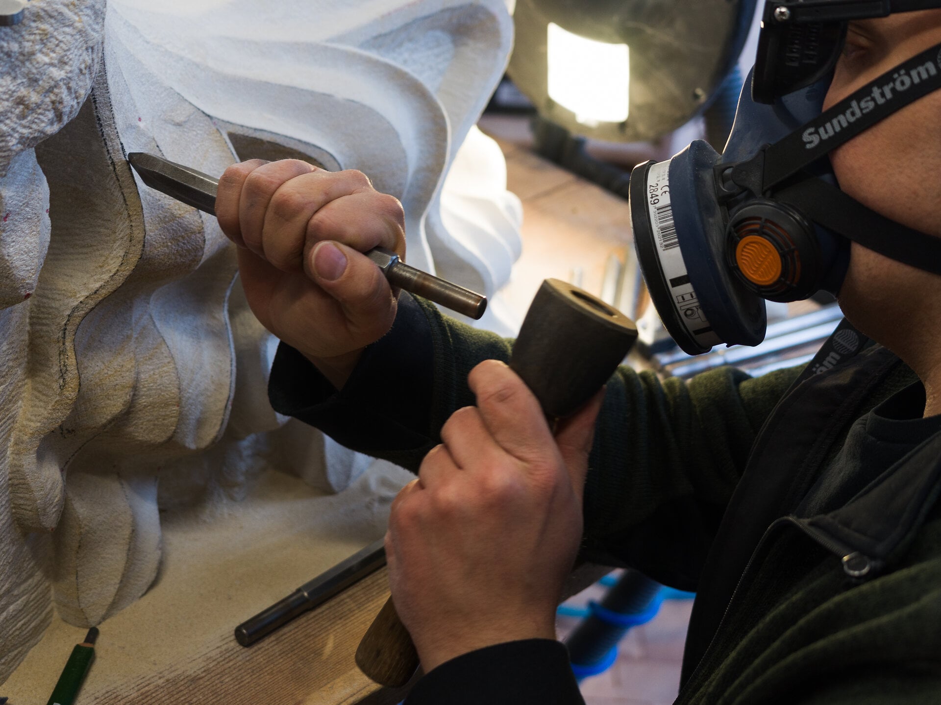 A stonemason at work. © Basel Tourismus, Oz Jacob Tabib