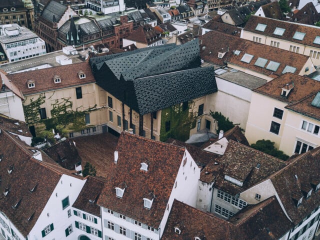 Drei Dauer- und verschiedene Sonderausstellungen bewegen sich thematisch im Hier und Jetzt. / Three permanent and various special exhibitions move thematically in the here and now.