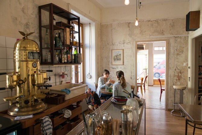 Avant-Gouz: Ausgiebig brunchen, Golden Latte trinken und stundenlang plaudern? In der charmanten Café-Bar könnt ihr genau das tun, und zwar nicht nur sonntags, sondern auch montags, dienstags und an jedem anderen Wochentag.