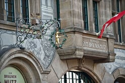 Das Restaurant Zum Braunen Mutz am Barfüsserplatz.