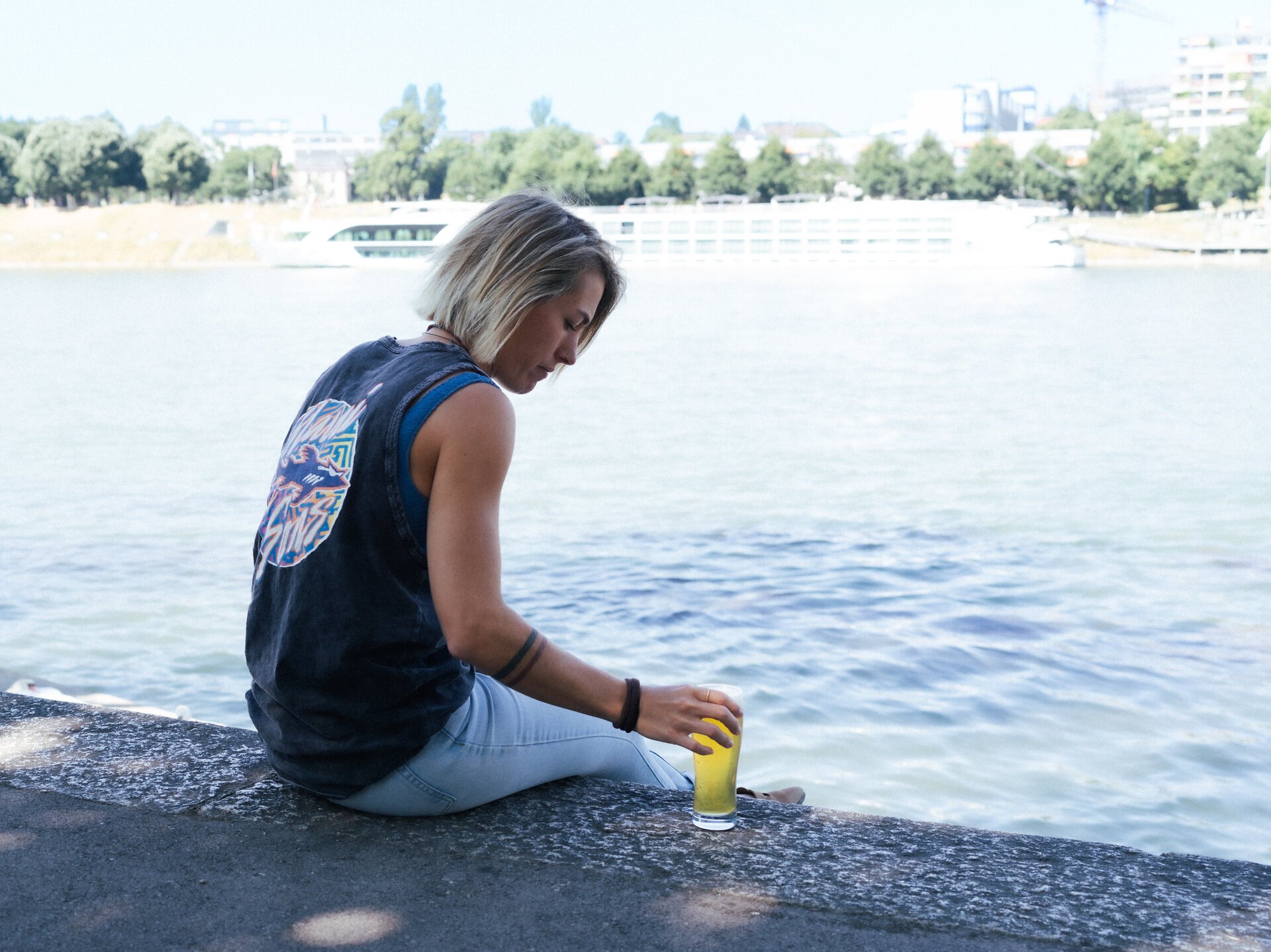 Saveria am Rheinufer. © Basel Tourismus, Oz Jacob Tabib